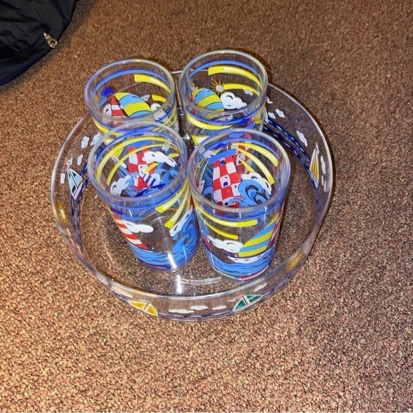 This delightful summer picnic set has four 16-ounce glasses and a 10” wide bowl. - Picture 3 of 6